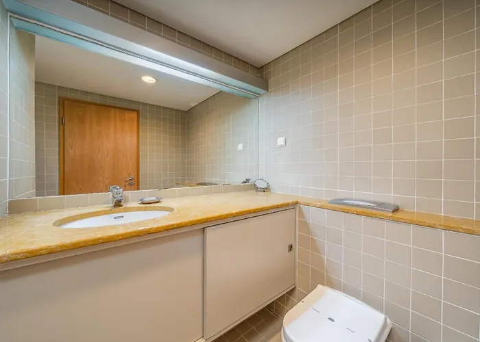 Floor With Marina Views #1993 * Lagos